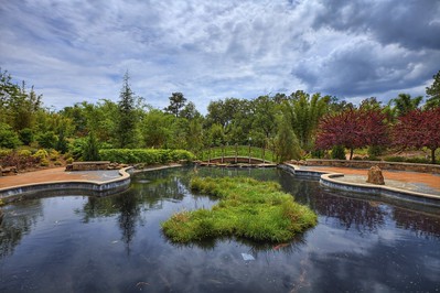 Japanese Garden at Jacksonville Zoo and Gardens / Flickr / Hector A Parayuleos
Link: https://flic.kr/p/bEimsA 
