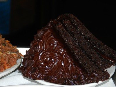 Slices of chocolate cake at Charley's Steak House / Flickr / Alex Martin
Link: https://flic.kr/p/dqBRqi 
