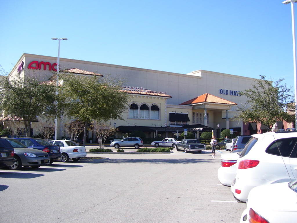 Southeast entrance to WestShore Plaza / Wikipedia / User.Wslupecki
Link: https://en.wikipedia.org/wiki/WestShore_Plaza#/media/File:WestShore_Plaza.jpg 
