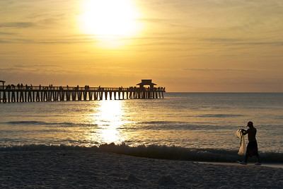 Waterfront view of Naples Pier / Flickr / Philly.T
Link: https://flic.kr/p/99JoXX 